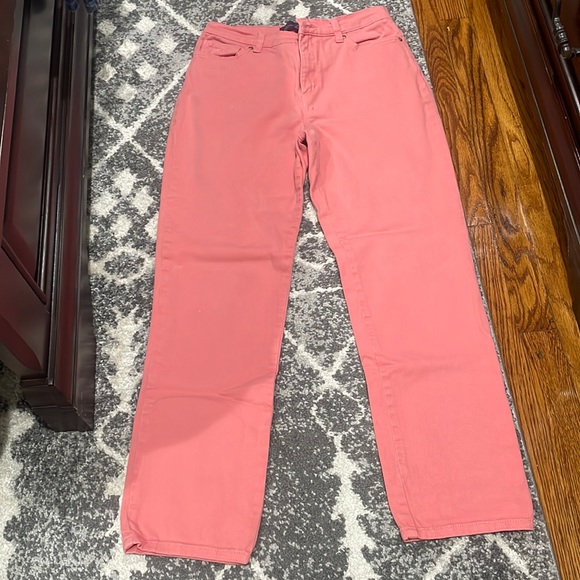 Gloria Vanderbilt Denim - Women’s Jeans Brand: Gloria Vanderbilt Size:6